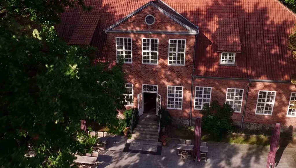 Eventlocation Herrenhaus Stockelsdorf aus der Luft fotografiert